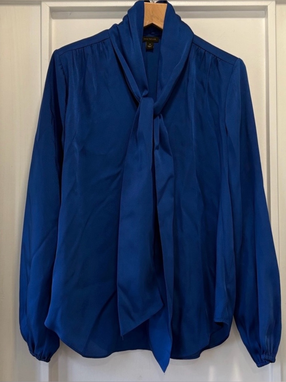 Ann Taylor Cobalt Blue V-Neck Button Bow Blouse With Neck Tie Size XS